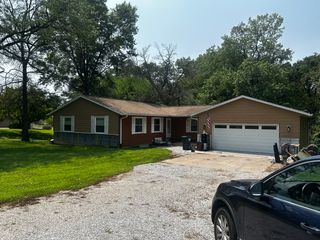 5 Valley View Drive, Blue Grass, IA 52726