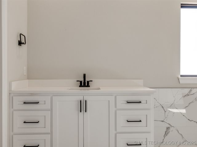 3211 E 169th Street S, Bixby, OK 74008