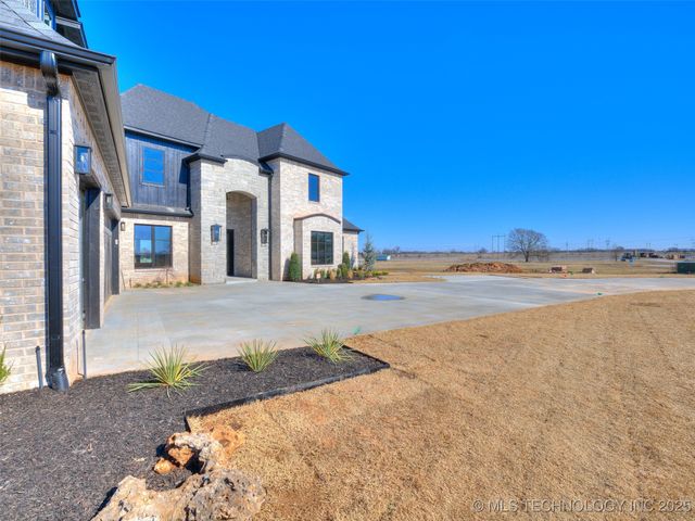 3211 E 169th Street S, Bixby, OK 74008