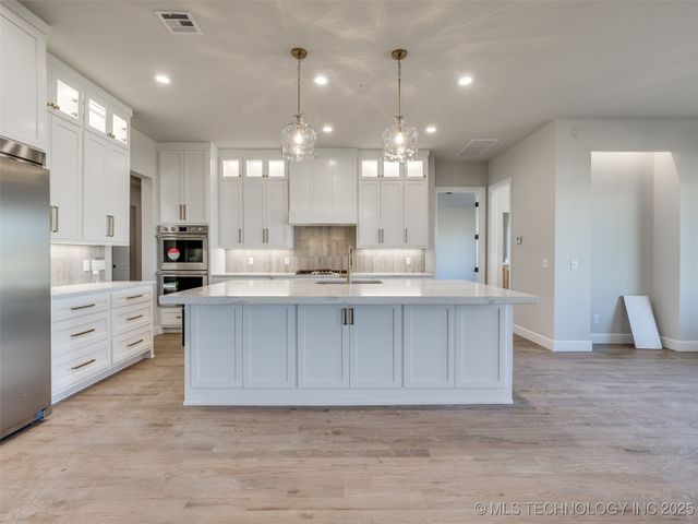 3211 E 169th Street S, Bixby, OK 74008