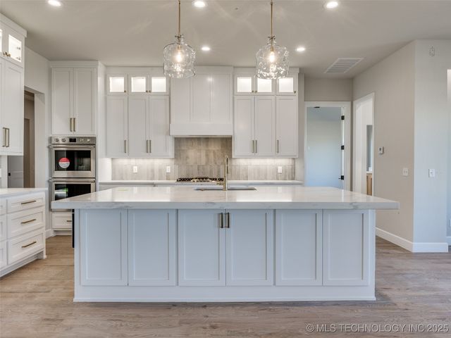 3211 E 169th Street S, Bixby, OK 74008