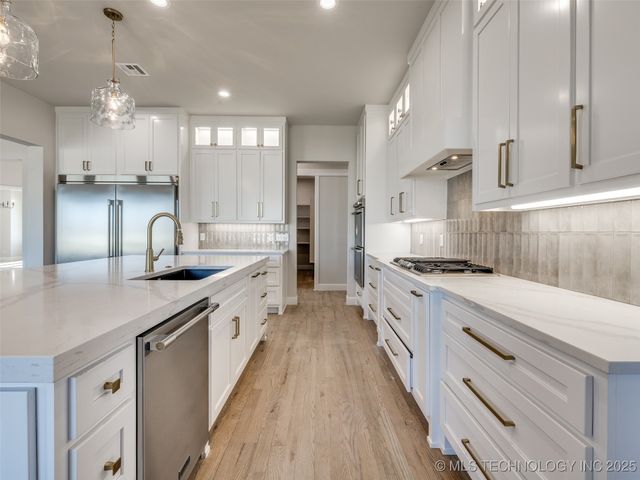 3211 E 169th Street S, Bixby, OK 74008