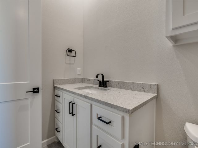 3211 E 169th Street S, Bixby, OK 74008