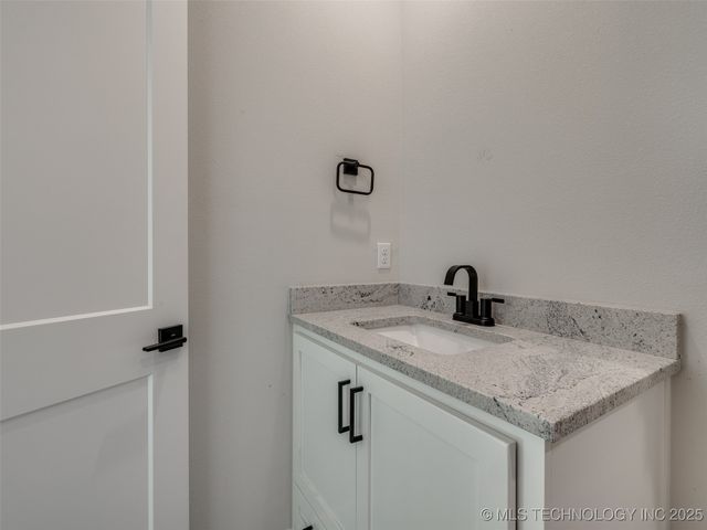 3211 E 169th Street S, Bixby, OK 74008