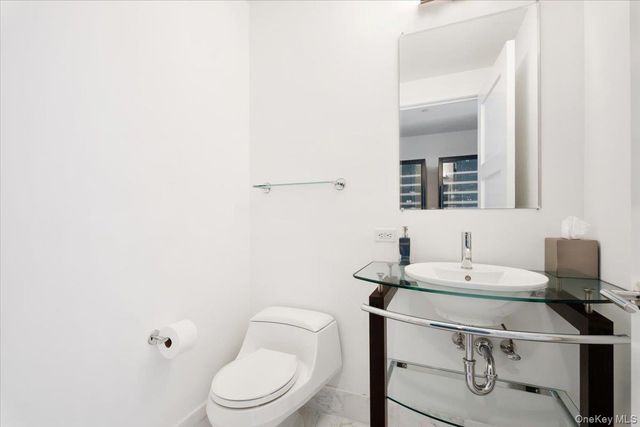 5 Renaissance Square PH 3E, White Plains, NY 10601