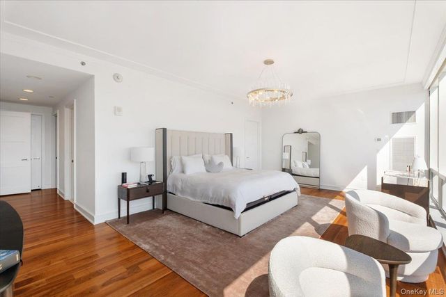 5 Renaissance Square PH 3E, White Plains, NY 10601