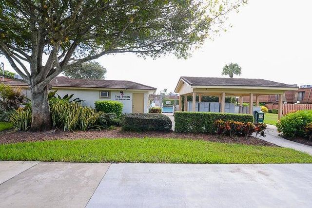 1482 N Lawnwood Circle 30-D, Fort Pierce, FL 34950