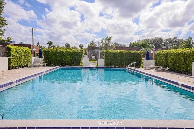 1482 N Lawnwood Circle 30-D, Fort Pierce, FL 34950