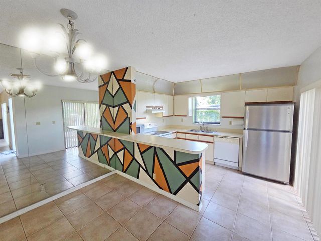 1482 N Lawnwood Circle 30-D, Fort Pierce, FL 34950