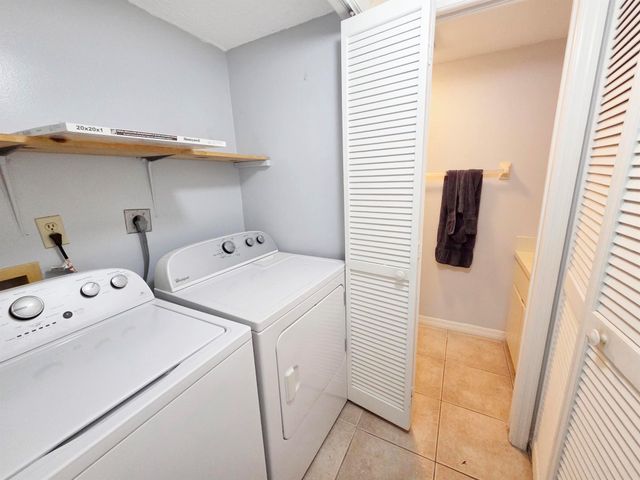 1482 N Lawnwood Circle 30-D, Fort Pierce, FL 34950