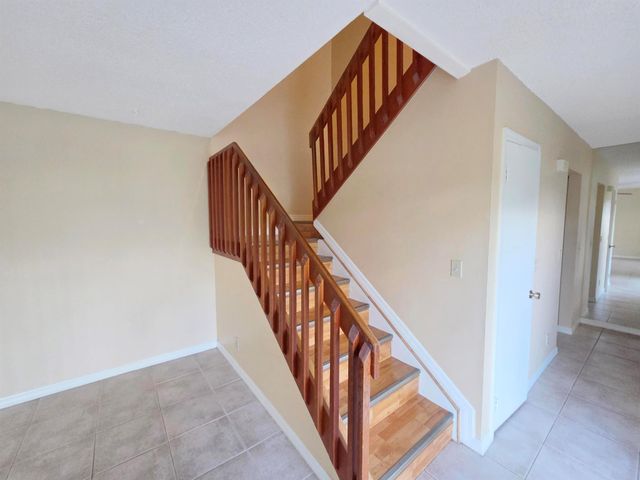 1482 N Lawnwood Circle 30-D, Fort Pierce, FL 34950