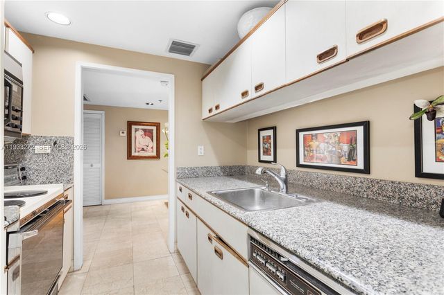 1581 Brickell Ave 107, Miami, FL 33129