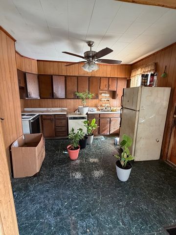 130-132 School St, Barre, MA 01074