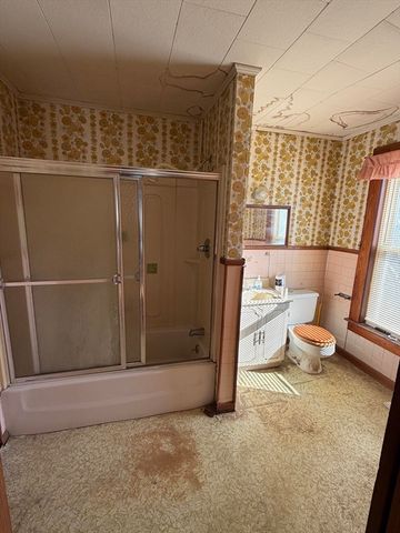 130-132 School St, Barre, MA 01074