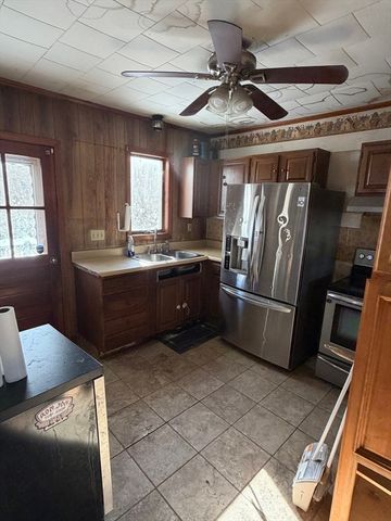 130-132 School St, Barre, MA 01074