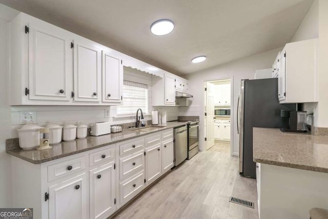 1180 Green Briar Drive, Madison, GA 30650