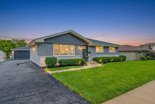 543 Victoria Lane, Wood Dale, IL 60191