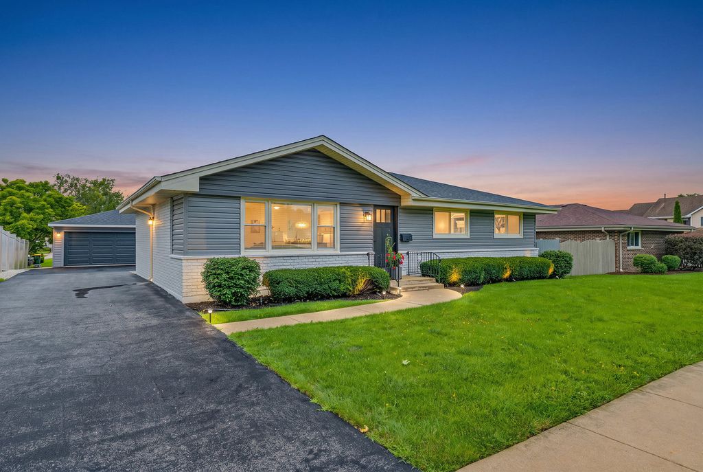 543 Victoria Lane, Wood Dale, IL 60191