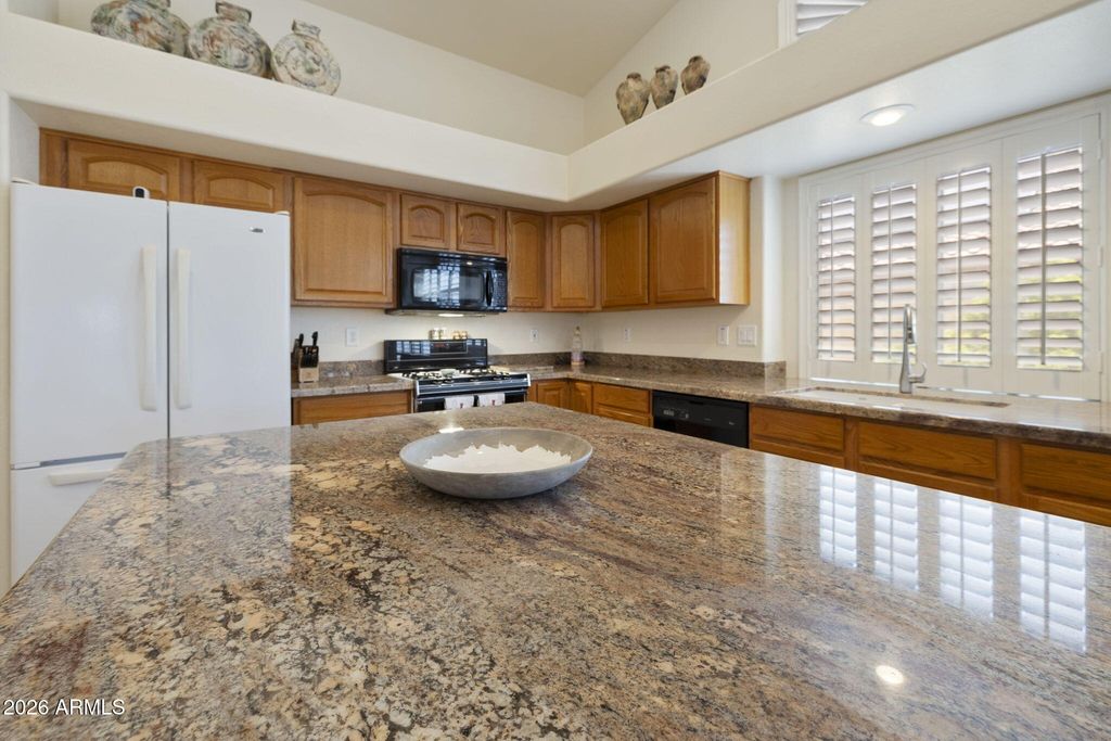 12435 W MONTE VISTA Road, Avondale, AZ 85392 — photo 2