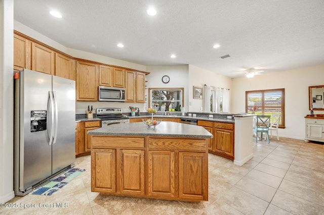 1137 Morgan Circle NE, Palm Bay, FL 32905