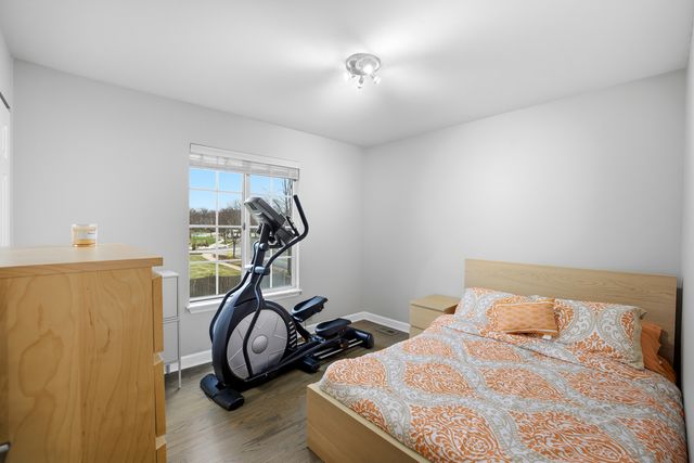 1360 Rose Avenue, Carol Stream, IL 60188