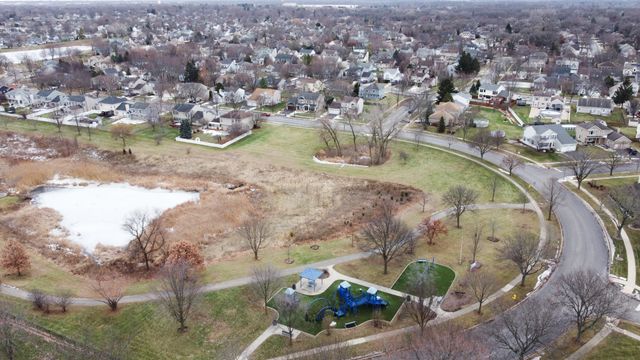 1360 Rose Avenue, Carol Stream, IL 60188