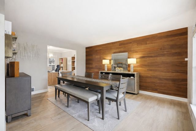 1360 Rose Avenue, Carol Stream, IL 60188