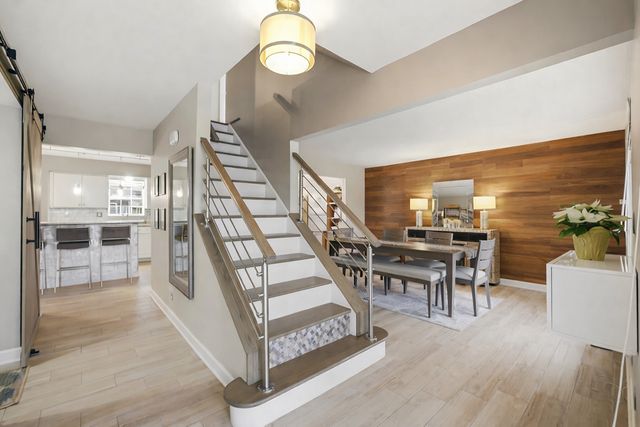 1360 Rose Avenue, Carol Stream, IL 60188