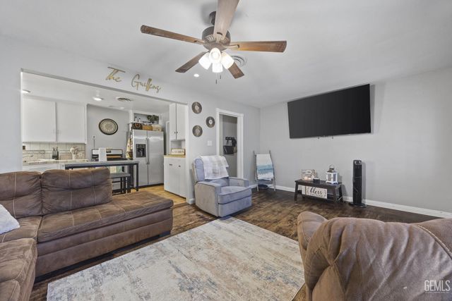 2008 Esther Drive, Bakersfield, CA 93308