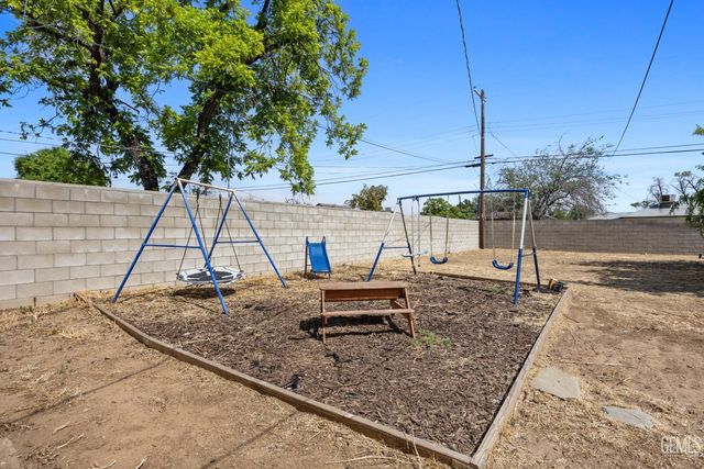 2008 Esther Drive, Bakersfield, CA 93308