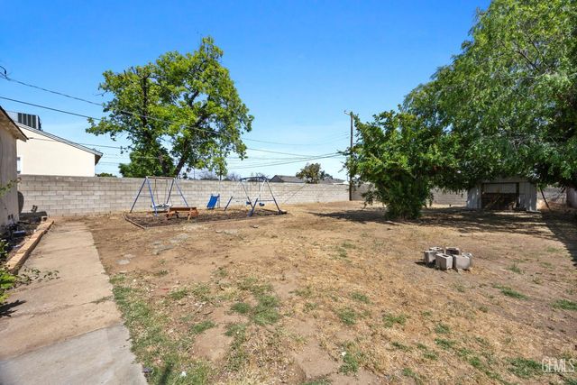 2008 Esther Drive, Bakersfield, CA 93308