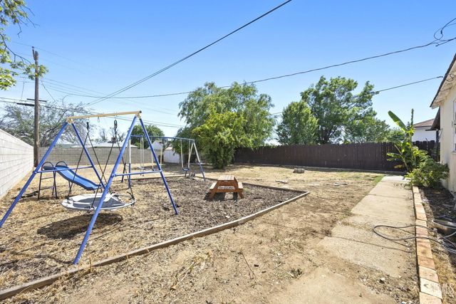 2008 Esther Drive, Bakersfield, CA 93308
