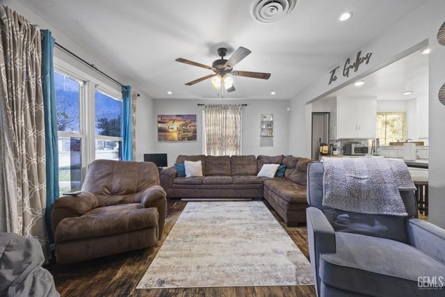 2008 Esther Drive, Bakersfield, CA 93308
