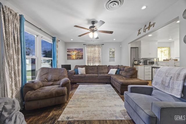 2008 Esther Drive, Bakersfield, CA 93308