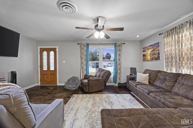 2008 Esther Drive, Bakersfield, CA 93308
