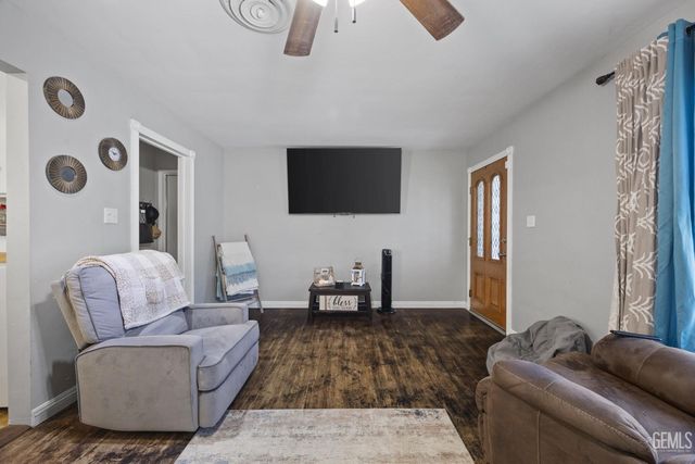 2008 Esther Drive, Bakersfield, CA 93308