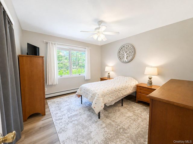 3 Woodhollow Court, Medford, NY 11763