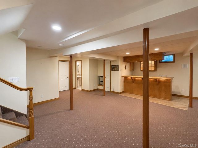 3 Woodhollow Court, Medford, NY 11763