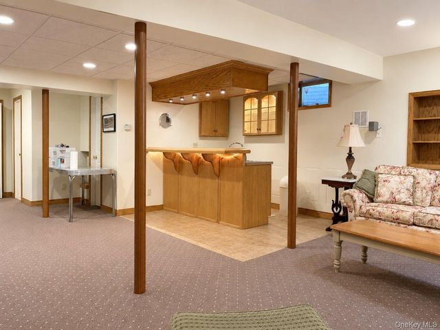 3 Woodhollow Court, Medford, NY 11763