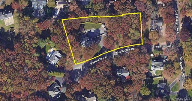 3 Woodhollow Court, Medford, NY 11763