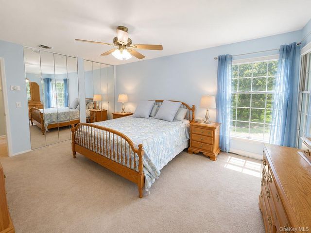 3 Woodhollow Court, Medford, NY 11763