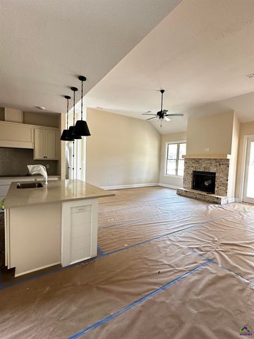 1 Pleasant Oaks Drive, Perry, GA 31069