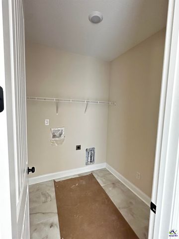 1 Pleasant Oaks Drive, Perry, GA 31069