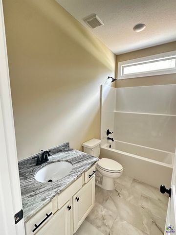 1 Pleasant Oaks Drive, Perry, GA 31069
