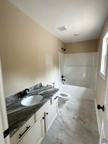 1 Pleasant Oaks Drive, Perry, GA 31069