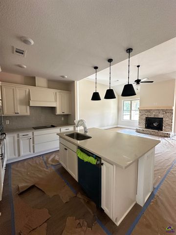1 Pleasant Oaks Drive, Perry, GA 31069