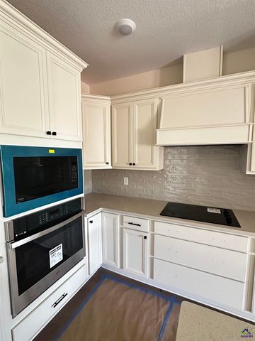 1 Pleasant Oaks Drive, Perry, GA 31069
