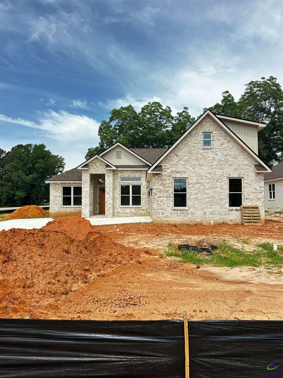 1 Pleasant Oaks Drive, Perry, GA 31069