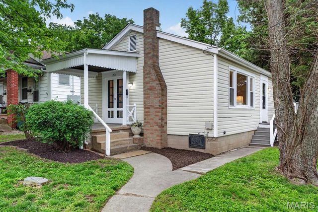 7574 Ellis Avenue, Maplewood, MO 63143