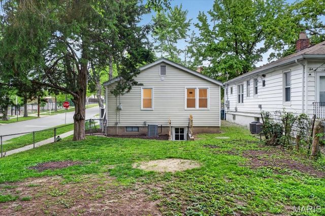 7574 Ellis Avenue, Maplewood, MO 63143